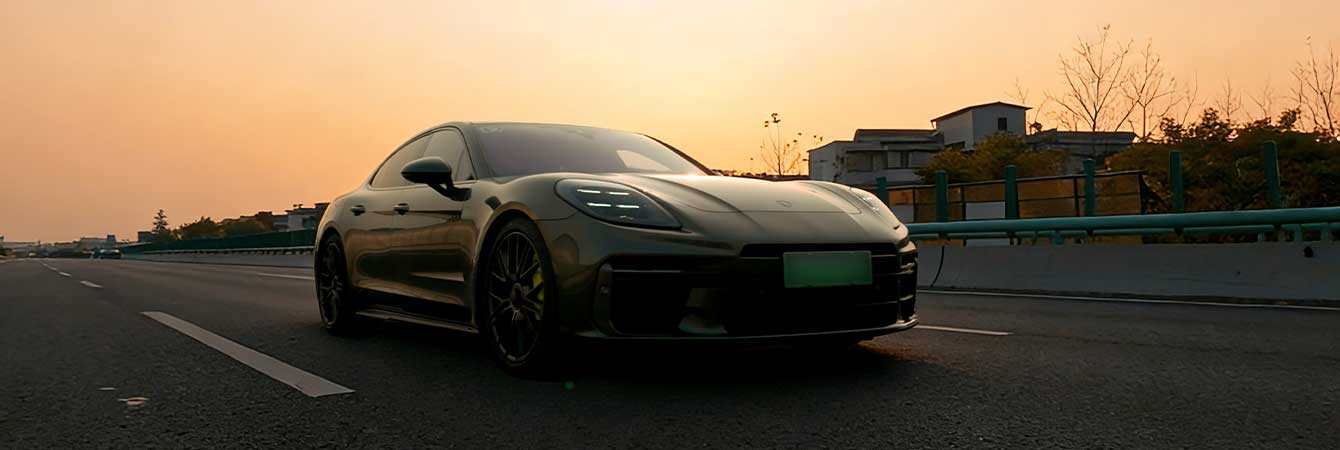 全新保时捷Panamera Turbo E-Hybrid试驾，四个字总结：西装暴徒！